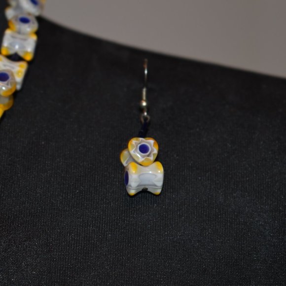 ❤ 4/$12 Beautiful Matching Blue/Yellow Necklace & Earrings - Picture 3 of 4